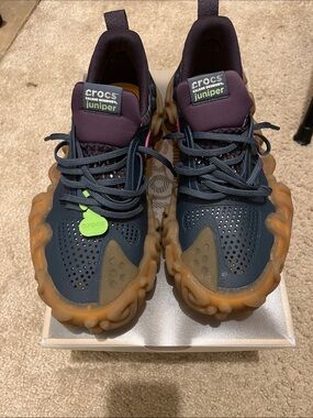 CROCS Juniper Men's Sneakers in Navy, Purple & Gum